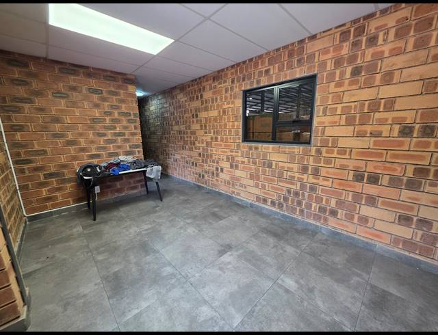 1,632M² WAREHOUSE TO LET IN AEROTON